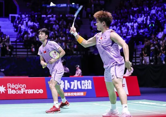 翁泓阳羽毛球比赛首局失利 开局阶段陷入被动局面