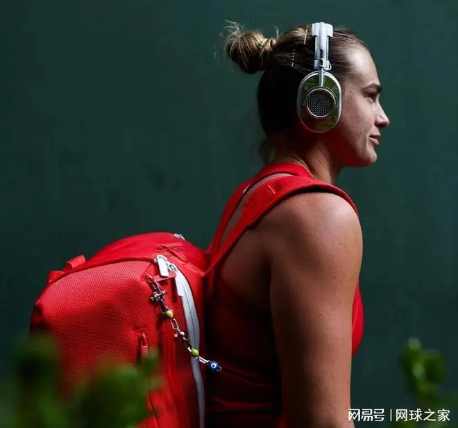 萨巴伦卡评价世界顶级球员表现并探讨职业网球运动员体能训练重要性